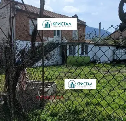 Снимка 2 — Двуетажна къща с двор в с. Тополово, област Пловдив