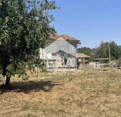 Photo 4 — House with 6 rooms and large yard in Vetrintsi village, Veliko Tarnovo region