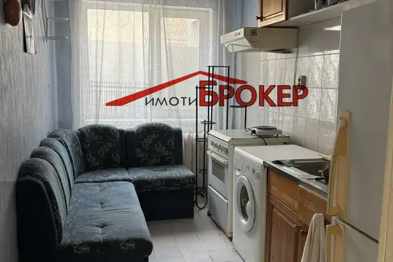 Къща с 2 стаи и гараж в Ново село, Сливен