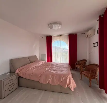Photo 2 — Three-storey house with pool and parking spaces in Sveti Vlas, Inczarak