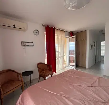 Photo 3 — Three-storey house with pool and parking spaces in Sveti Vlas, Inczarak