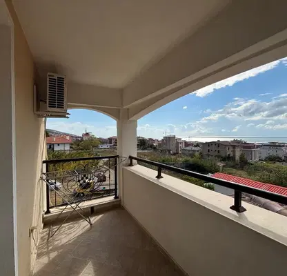 Photo 5 — Three-storey house with pool and parking spaces in Sveti Vlas, Inczarak