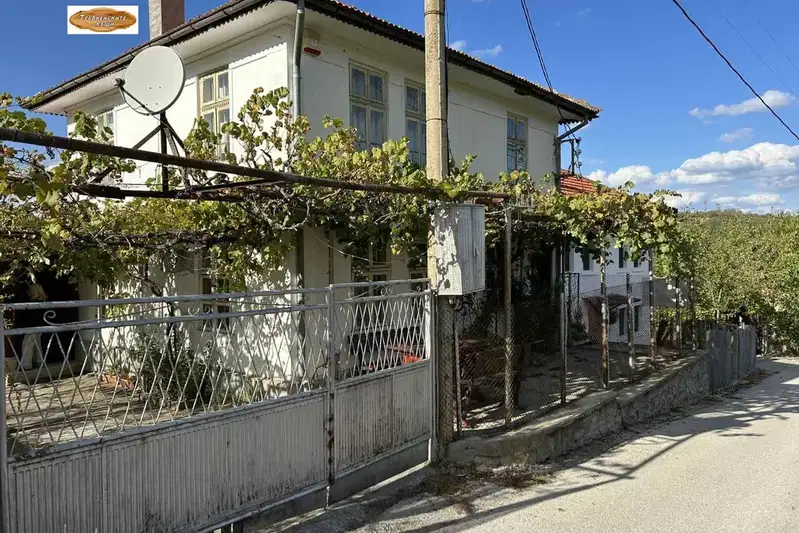 House with 4 bedrooms and large yard in Gabrovo region, Tryavna