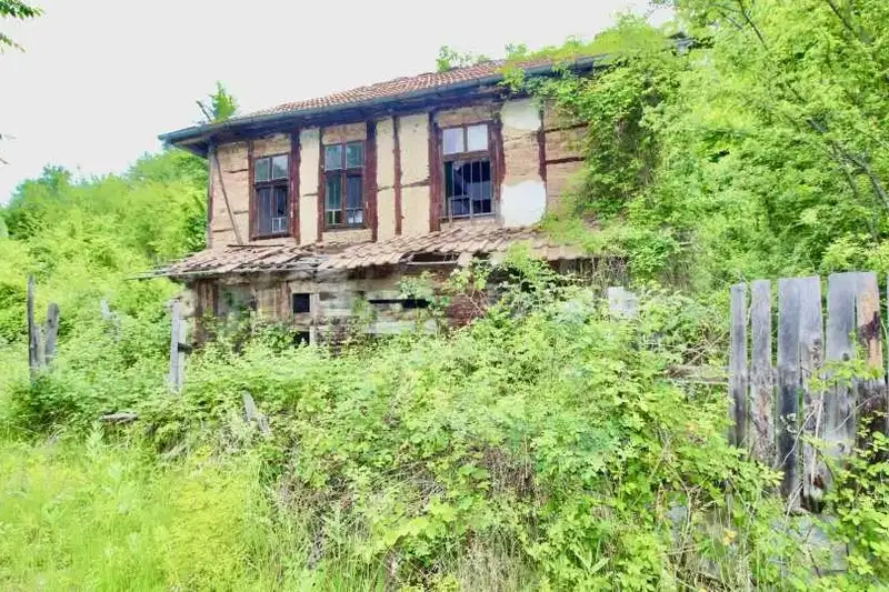 House with three buildings and large yard in Tryavna, Gabrovo region