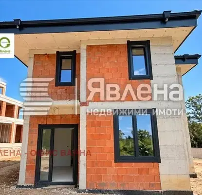 Снимка 3 — Просторна двуетажна къща с двор в Изгрев, Варна