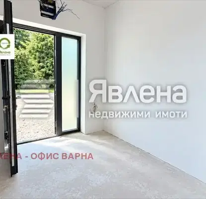 Снимка 4 — Просторна двуетажна къща с двор в Изгрев, Варна