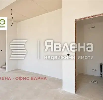 Снимка 5 — Просторна двуетажна къща с двор в Изгрев, Варна