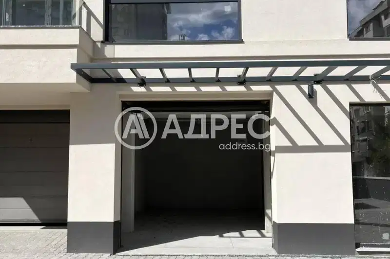 Гараж в София, Банишора