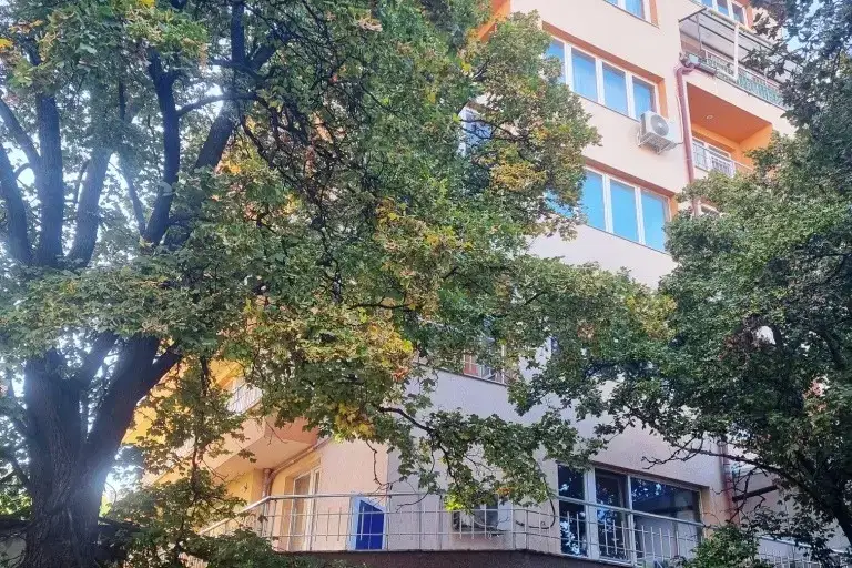 Garage in Sofia, Centyr