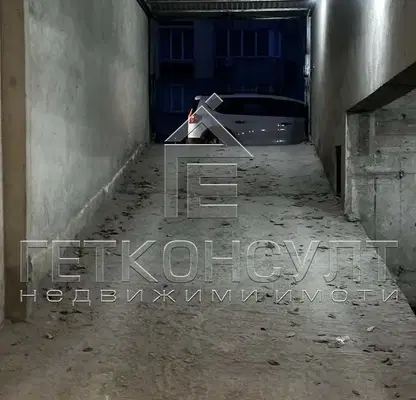 Снимка 2 — Паркомясто във Варна, Колхозен пазар