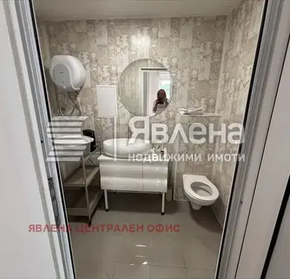 Снимка 5 — Магазин в София, Изток