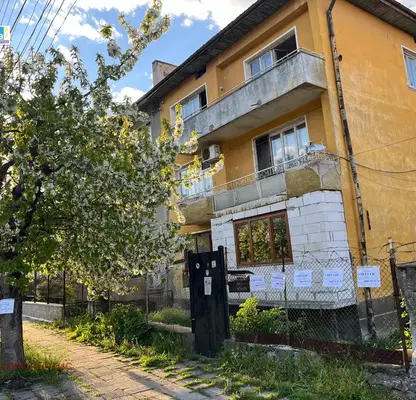 Снимка 5 — Тристаен апартамент в Кюстендил, Център