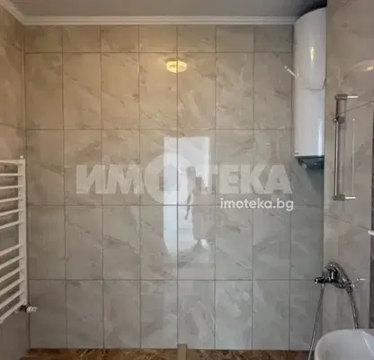 Снимка 4 — Тристаен апартамент с голяма покривна тераса и панорама към Витоша в Малинова Дo