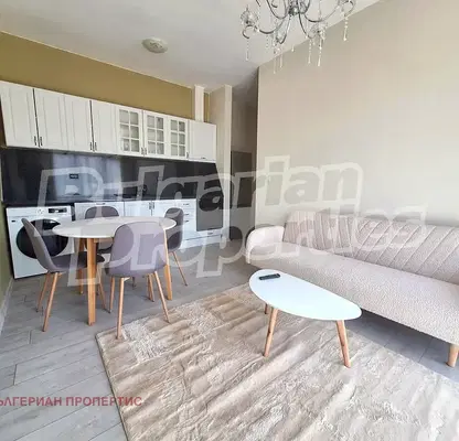 Снимка 2 — Тристаен апартамент в Благоевград, Банско