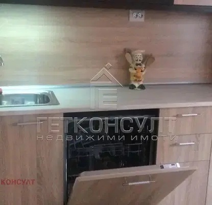 Снимка 4 — Просторен 3-стаен апартамент в Центъра на Бургас с тераса