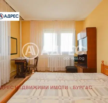 Снимка 4 — Многостаен апартамент в Бургас, Зорница