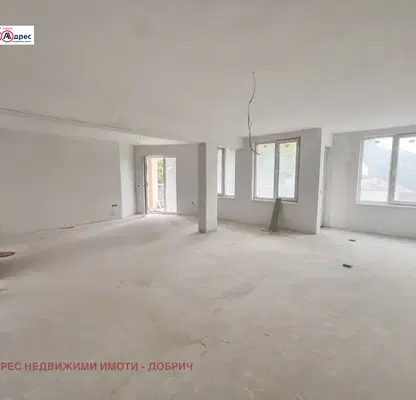 Снимка 3 — Многостаен апартамент в Добрич, Център