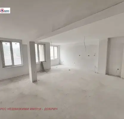 Снимка 4 — Многостаен апартамент в Добрич, Център