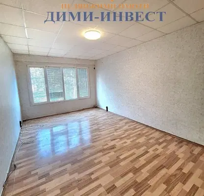 Снимка 3 — Двустаен апартамент в Добрич, Дружба 2