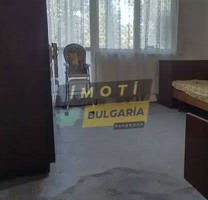 Снимка 3 — Тристаен апартамент в Кърджали, Център
