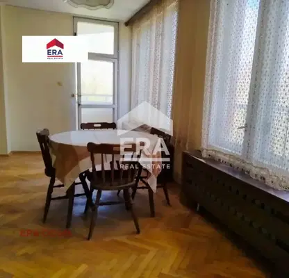 Снимка 2 — Тристаен апартамент в Ловеч, Център