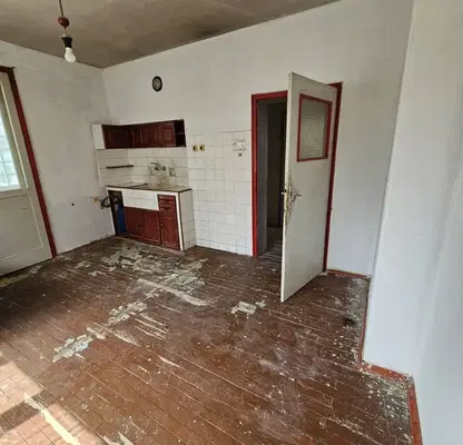 Снимка 2 — Тристаен апартамент 95 кв.м в Христо Смирненски с паркинг