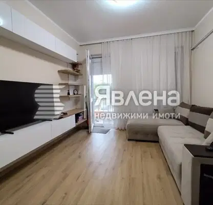 Снимка 2 — Тристаен апартамент в Кючук Париж, Пловдив с тераса