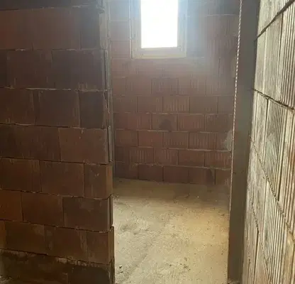 Снимка 4 — Просторен 4-стаен апартамент с двор в Остромила, Пловдив
