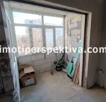 Снимка 3 — Двустаен апартамент в Тракия, Пловдив с голям паркинг
