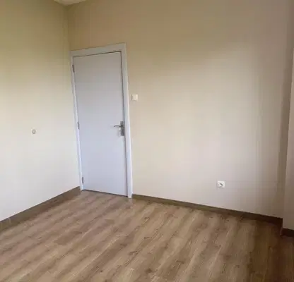 Снимка 4 — Двустаен апартамент в Тракия с голяма остъклена тераса в Пловдив