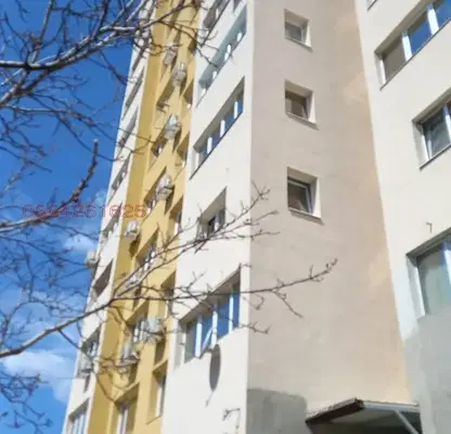Снимка 2 — Тристаен апартамент в Радомир с две тераси