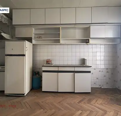 Снимка 2 — Двустаен апартамент в Русе, Широк център