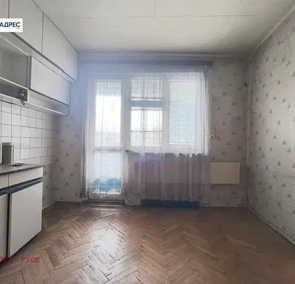 Снимка 3 — Двустаен апартамент в Русе, Широк център