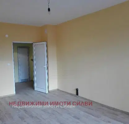 Снимка 3 — Двустаен апартамент в центъра на Шумен с тераса