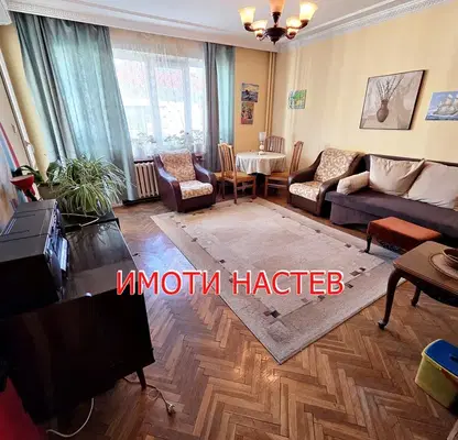 Photo 2 — 3-bedroom apartment in Shumen, Centyr