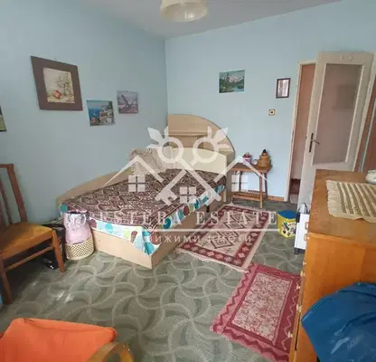 Снимка 4 — Тристаен апартамент в Шумен, Център