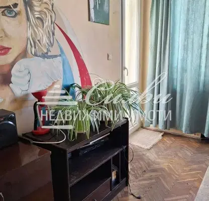 Снимка 2 — Тристаен апартамент в Шумен, Център
