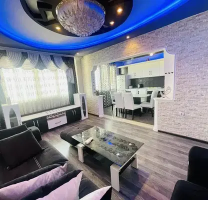 Снимка 2 — Тристаен апартамент в Шумен, Пазара