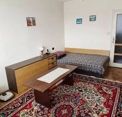 Снимка 4 — Тристаен апартамент в Шумен, Пазара