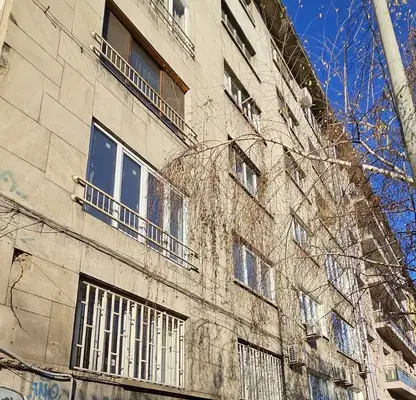 Снимка 2 — Тристаен апартамент в Център, бул. Евл. и Хр. Георгиеви с асансьор