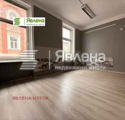 Снимка 2 — Просторен 4-стаен апартамент в Център, София с високи тавани