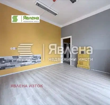 Снимка 3 — Просторен 4-стаен апартамент в Център, София с високи тавани