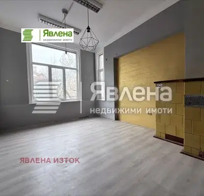 Снимка 4 — Просторен 4-стаен апартамент в Център, София с високи тавани