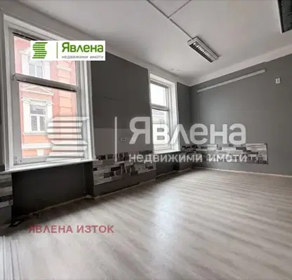 Снимка 5 — Просторен 4-стаен апартамент в Център, София с високи тавани