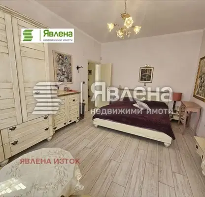 Снимка 4 — Тристаен апартамент в Център, София с тераса