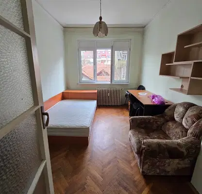 Снимка 4 — Тристаен апартамент в Център, ул. Парчевич, 3-ти етаж