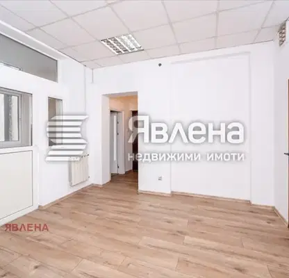 Снимка 5 — 4-стаен апартамент в Център с тераса и гледка към двор