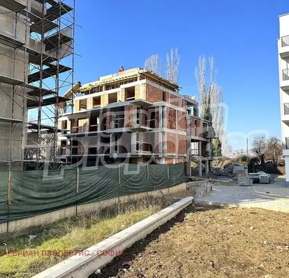 Снимка 4 — Тристаен апартамент с голяма тераса в Дружба 1, София