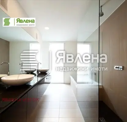 Снимка 5 — Просторен 3-стаен апартамент в Изток с голяма тераса