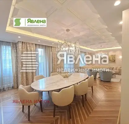 Снимка 4 — Просторен 4-стаен апартамент в кв. Изток с тераса